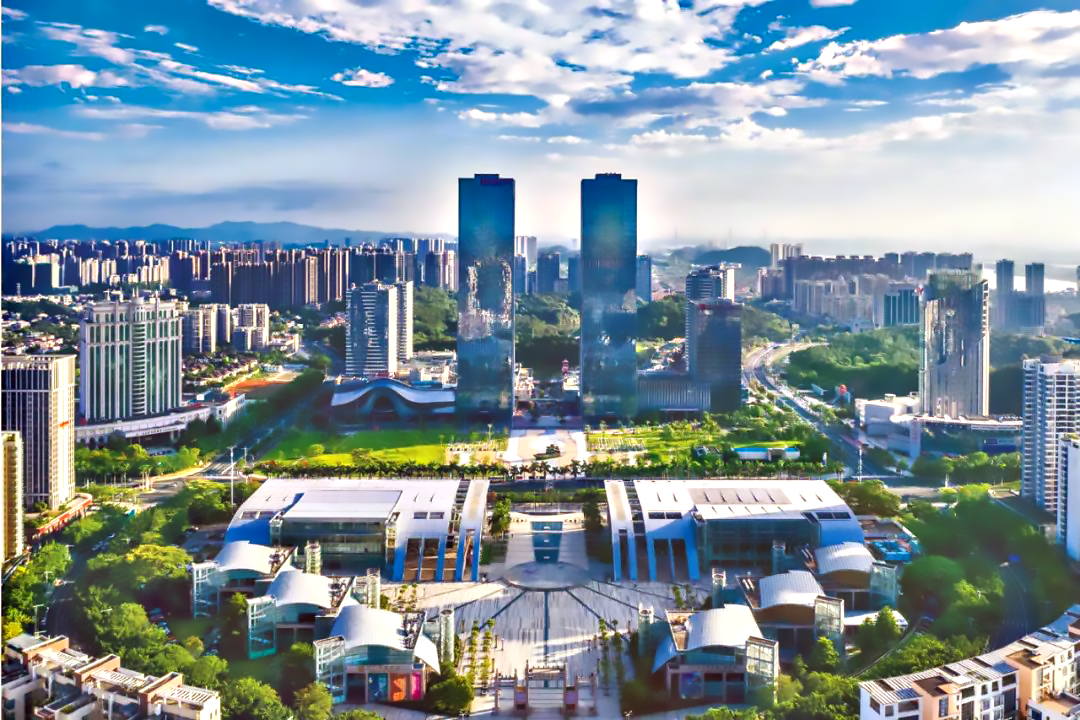 市委领导班子深入贯彻中央八...