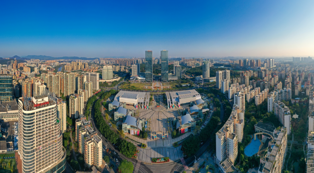 市委常委会召开扩大会议，认...